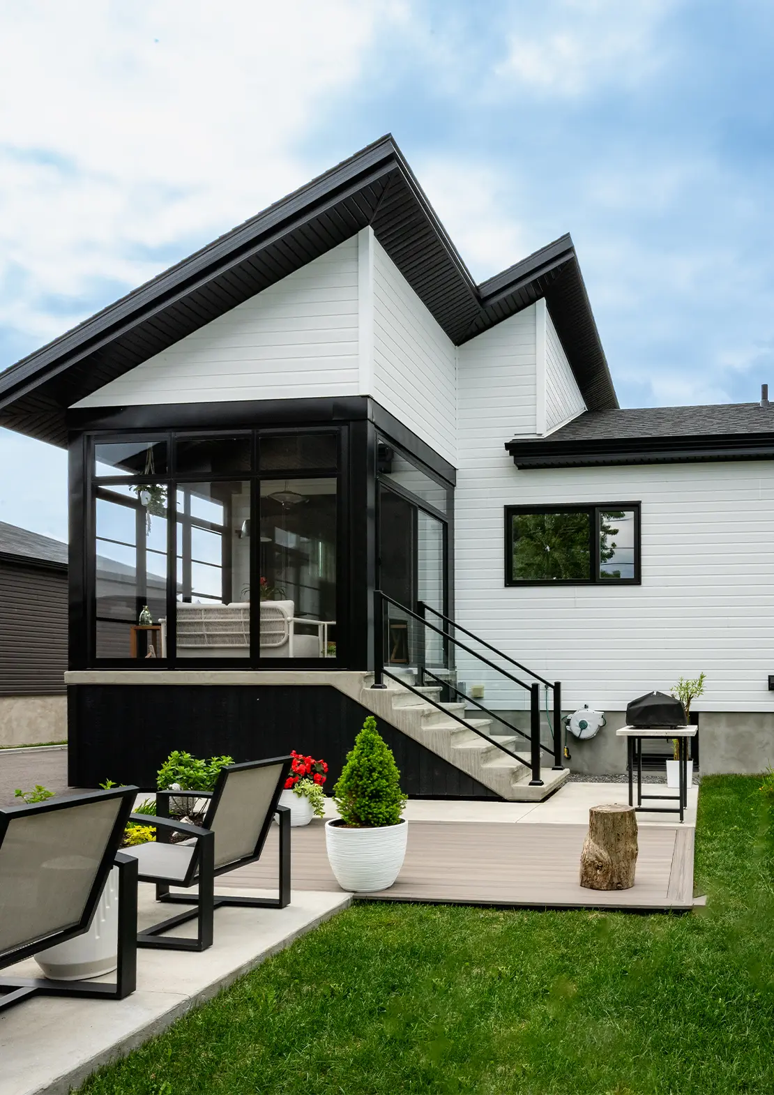 bungalow-tendance-elaine-et-marc-exterieur-arriere-vertical-cmr-construction